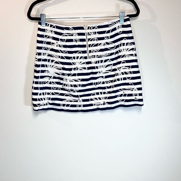 Lilly Pulitzer Tate Skirt Navy White embroidered with embellishments Women’s 2 - Picture 5 of 8